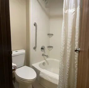 Wingate by Wyndham Pittsburgh West Mifflin - Salle de bain