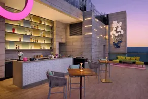 Moxy Mumbai Andheri West - Restaurant