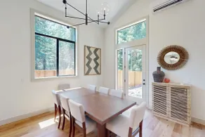 5BR Home w/ Nearby Lake, A/C & Private Backyard - Innenbereich