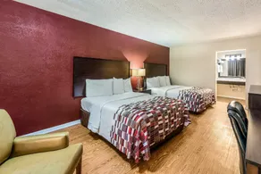 Red Roof Inn & Suites Wapakoneta - Room