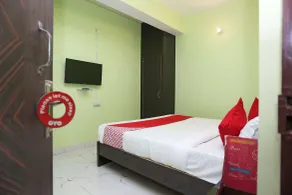 OYO Flagship 22740 Near Anisabad Golambar - Chambre