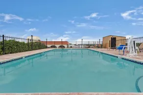 Days Inn & Suites by Wyndham Santa Rosa, NM - Piscine
