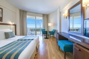 Golden Bay Beach Hotel - Vue de la chambre