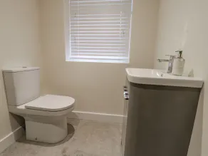 The Grooms Cottage - Bathroom