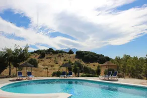 Serene Retreat in Lake Vinuela With Breathtaking Views - Piscina