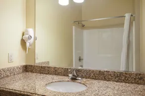 Super 8 by Wyndham Mifflinville Near Bloomsburg - Bathroom