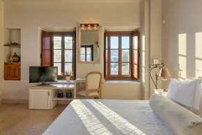 Mare Monte Luxury Suites - Værelse