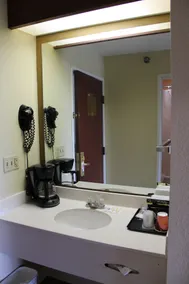 FairBridge Inn Express Mount Vernon - Bathroom