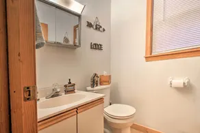 Lakeview Forest Cabin w/ Deck < 1/2 Mile to Beach! - Bathroom