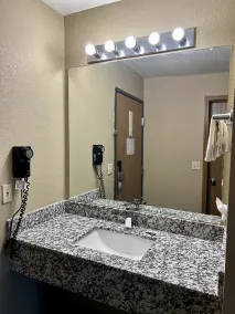 Super 8 by Wyndham Platte City Kansas City Area - Baño