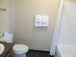 Shale Lodge - Bathroom