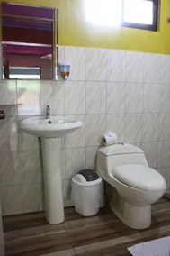 Cabinas Cascada Rio Celeste - Badezimmer