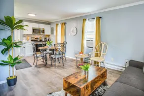 Hampton Vacation Rental: Central Location, Patio - Interiör