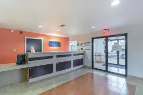 Motel 6-Canton, TX - Hall