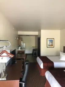 Yellowstone Big Rock Inn - Room