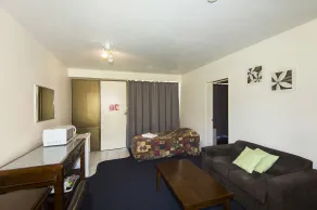 Mid City Motor Inn - Room
