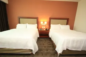 Holiday Inn & Suites Plaza Mayor by IHG - Chambre