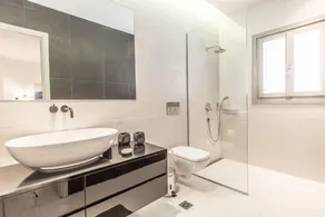 Pink Mango Hostel - Bathroom