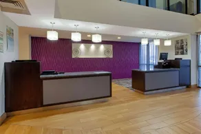 La Quinta Inn & Suites by Wyndham Detroit Metro Airport - Réception