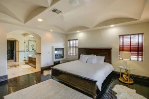 Spacious Fullerton Villa w/ Private Pool & Hot Tub - Intérieur