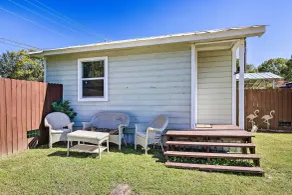 Flirty Flamingo' Studio: 1 Mi to Canyon Lake - Intérieur