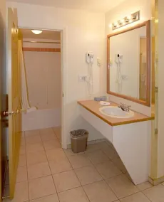 Western Budget Motel Bonnyville - Bathroom