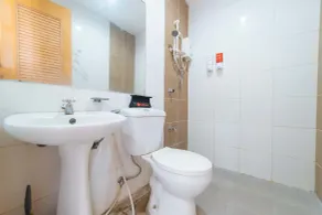 RedDoorz Plus near Dadiangas Heights - Bathroom