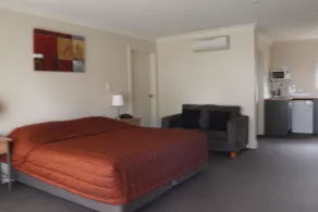 Alexander Cameron Suites - Room