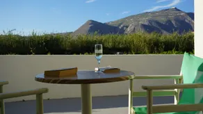 Ambeli Apartments - Vista do quarto