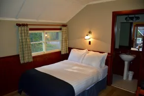 Johnston Canyon Lodge & Bungalows - Chambre