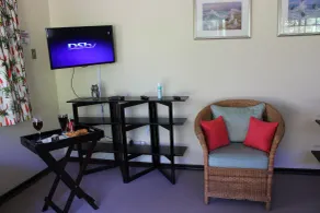Wild Olive Cottage for 2 People in Wonderful Garden! - Living room