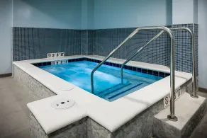 Staybridge Suites Des Moines Downtown by IHG - Piscine