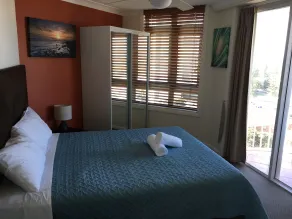 Broadbeach - Shop, Dine & Unwind - Room