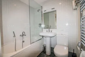 3 Combehaven - Bathroom