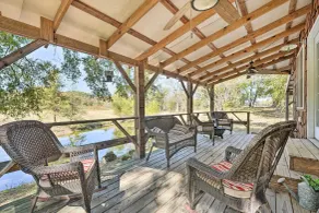 Idyllic Cabin w/ Fire Pit, Kayak On-Site! - Interiör