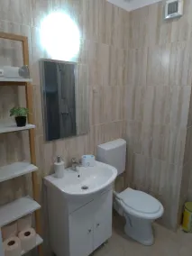 2 Appartments , next to each other, on the beach, splendid view, max 12 persons - Salle de bain