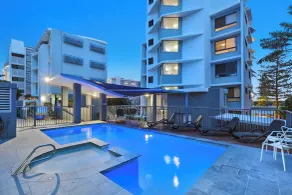 Cerulean Apartments - Interior entrance