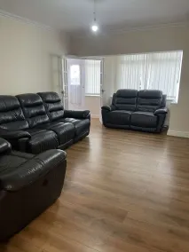 Cleeve Road House - Reception
