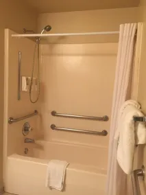SureStay Plus by Best Western San Antonio Fiesta Inn - Duche na casa de banho