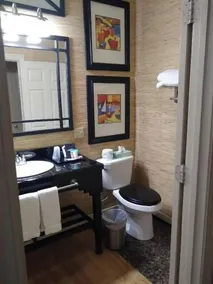 Southern Comfort Suites - Bathroom