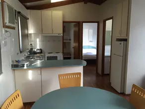 Inverloch Cabins & Apartments - In-room dining