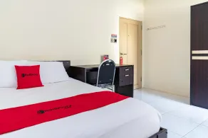 RedDoorz Syariah near Jalan A Yani KM 8 Citraland - Room