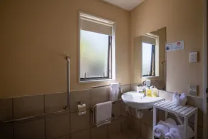 Abbella Lodge Motel - Bathroom