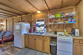 Cozy Cookson Cabin w/ Fire Pit: 1 Mi to Lake! - Innenbereich