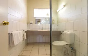 Comfort Inn & Suites King Avenue - Badezimmer