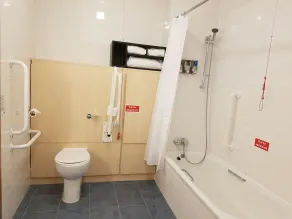 Holiday Inn Express Shrewsbury by IHG - Bathroom