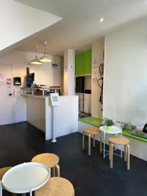 Central and Basic Universitat for YOUNG HOSTEL - Recepción