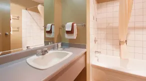 Fernie Slopeside Lodge - Baño
