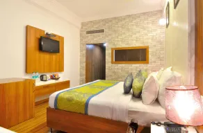Hotel Solitaire Chandigarh - 10 Mins from Railway Station - Room