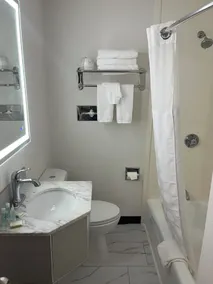 Howard Johnson by Wyndham Malden Boston Area - Salle de bain